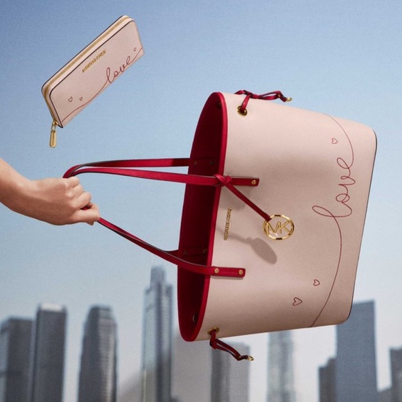 Michael Kors MK Love Heart Rare Tote Valentine Bag - Picture 2 of 8